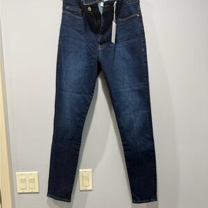 Frame Le One Skinny jean with Stretch. Size 2 (fits 29 to 34 waist)